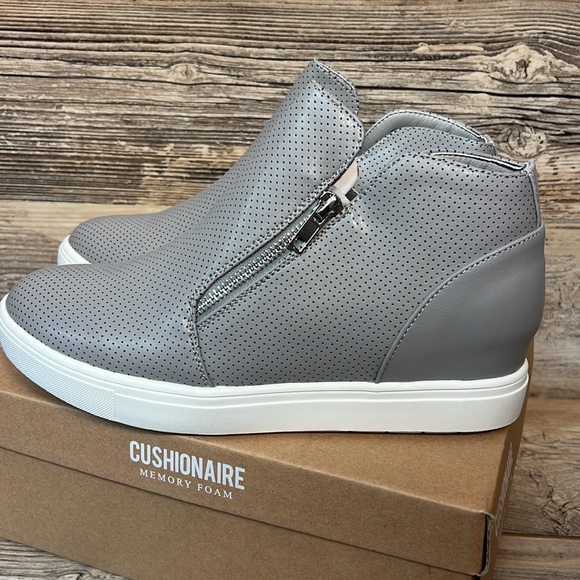 CUSHIONAIRE Women's Hart Hidden Wedge Sneaker in Grey New - Picture 4 of 8